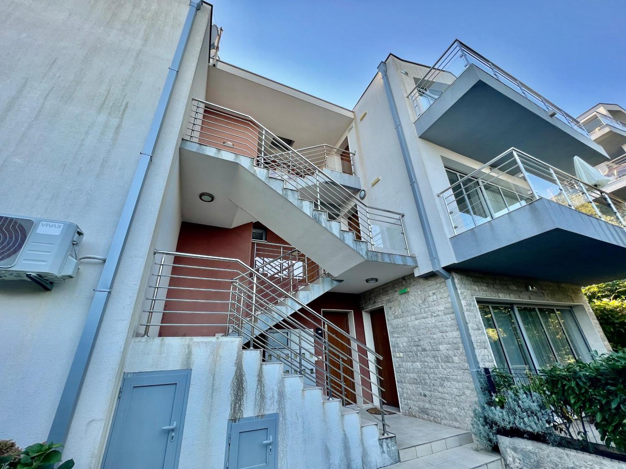 Acacia Hill B8 Apartment Ðenovići Bagian luar foto