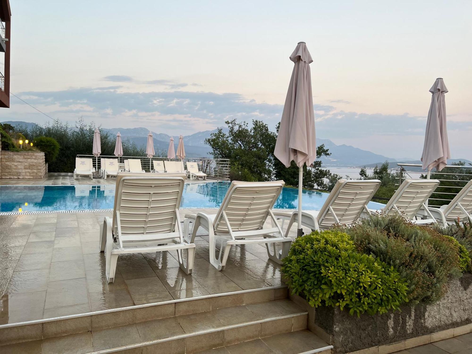 Acacia Hill B8 Apartment Ðenovići Bagian luar foto